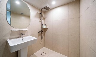 Sinchon APL Hotel