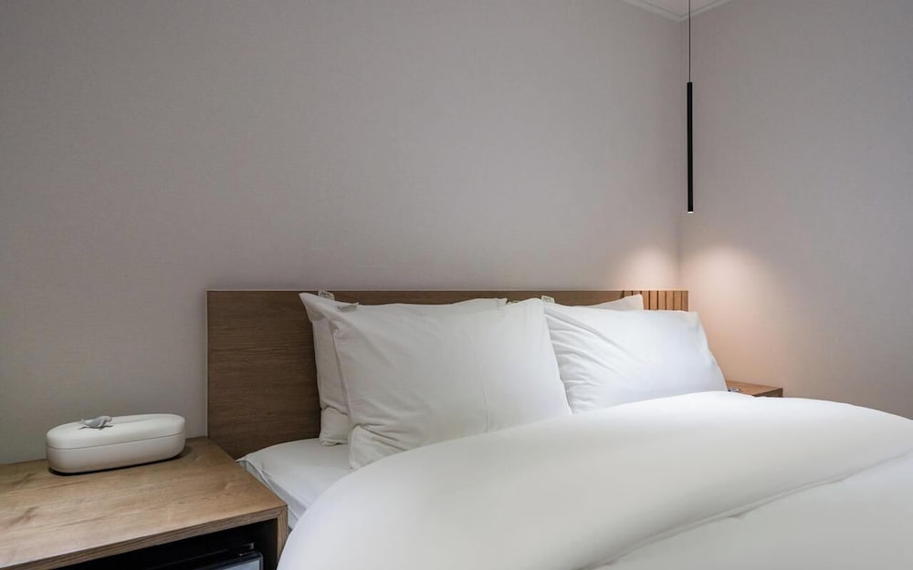 Sinchon APL Hotel