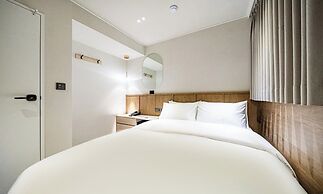 Sinchon APL Hotel