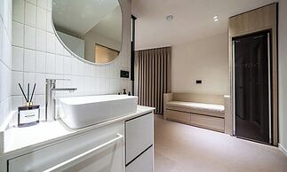Sinchon APL Hotel