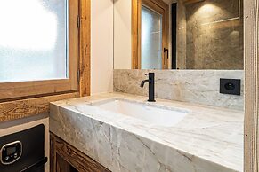 Superb Chalet Isatis, Renovated in Megeve