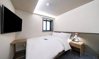No. 25 Hotel Sinchon