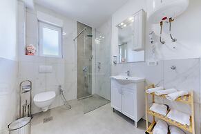 ARA Lux Apartments