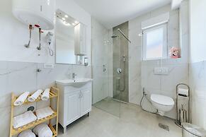 ARA Lux Apartments