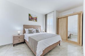 ARA Lux Apartments