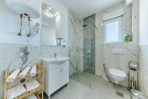 ARA Lux Apartments