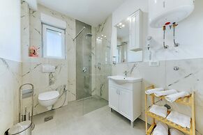 ARA Lux Apartments