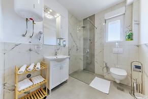 ARA Lux Apartments