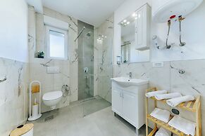 ARA Lux Apartments