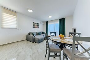 ARA Lux Apartments