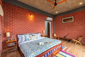 ELIVAAS Ivory Ridge 9BHK Cliffside Villa