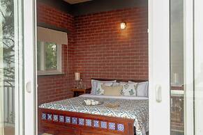 ELIVAAS Ivory Ridge 9BHK Cliffside Villa