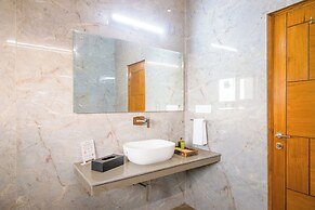 ELIVAAS Ivory Ridge 9BHK Cliffside Villa
