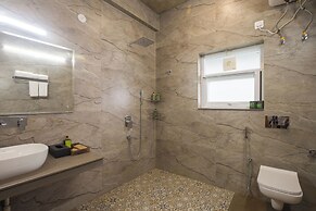 ELIVAAS Ivory Ridge 9BHK Cliffside Villa