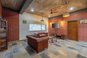 ELIVAAS Ivory Ridge 9BHK Cliffside Villa