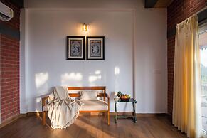 ELIVAAS Ivory Ridge 9BHK Cliffside Villa