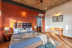 ELIVAAS Ivory Ridge 9BHK Cliffside Villa