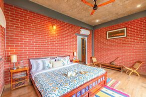 ELIVAAS Ivory Ridge 9BHK Cliffside Villa