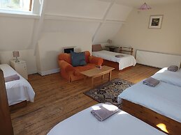 Monkton Wyld Court