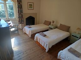 Monkton Wyld Court