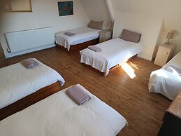 Monkton Wyld Court