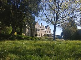 Monkton Wyld Court