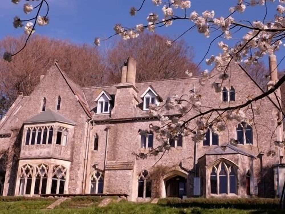 Monkton Wyld Court