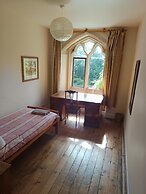 Monkton Wyld Court