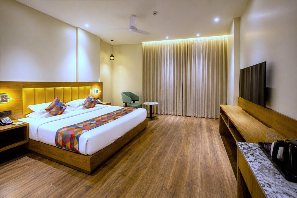 Hillcrest Hotel & Resort