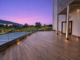 Hillcrest Hotel & Resort