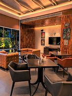 Hillcrest Hotel & Resort