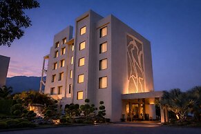 Hillcrest Hotel & Resort