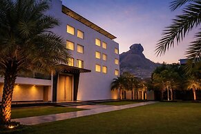 Hillcrest Hotel & Resort
