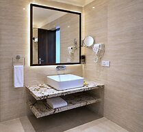 Hillcrest Hotel & Resort