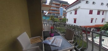 Modern Apartment With two Terraces