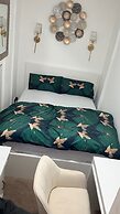 House Sleeps 2 With Parking