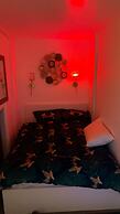 House Sleeps 2 With Parking
