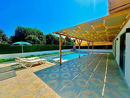 Kent Villas Heated Pool Villas