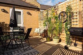 Riverside GEM 6BR With River View NR City Centre