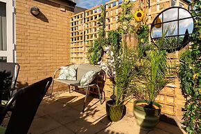 Riverside GEM 6BR With River View NR City Centre