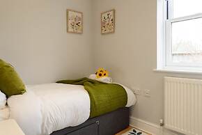 Riverside GEM 6BR With River View NR City Centre