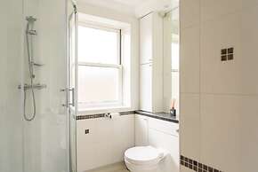 Riverside GEM 6BR With River View NR City Centre