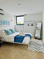 Heliodor 4BR Townhouse With A C NR Addenbrookes