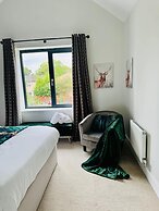Heliodor 4BR Townhouse With A C NR Addenbrookes