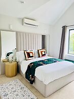 Heliodor 4BR Townhouse With A C NR Addenbrookes