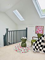 Heliodor 4BR Townhouse With A C NR Addenbrookes