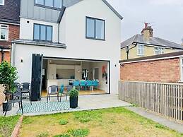 Heliodor 4BR Townhouse With A C NR Addenbrookes