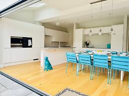 Heliodor 4BR Townhouse With A C NR Addenbrookes