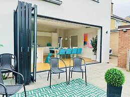 Heliodor 4BR Townhouse With A C NR Addenbrookes