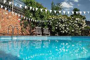 Observatory House 9BR NR Universal With Pool